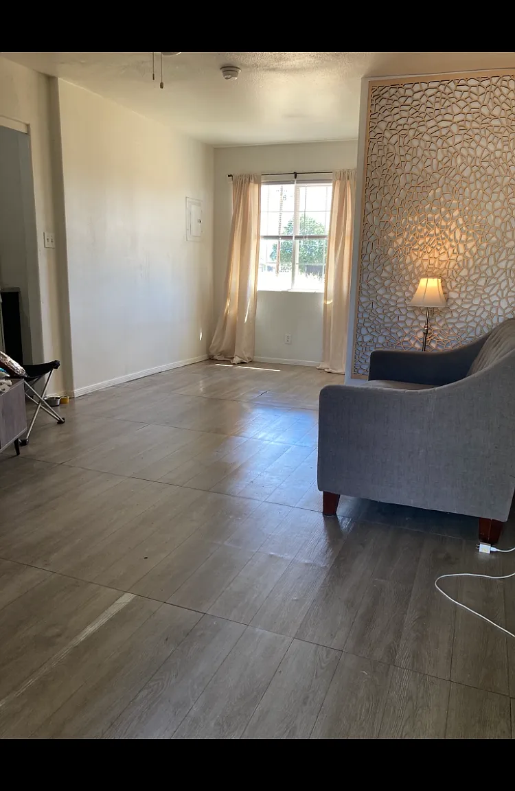203 Wright Ln — Photo 2