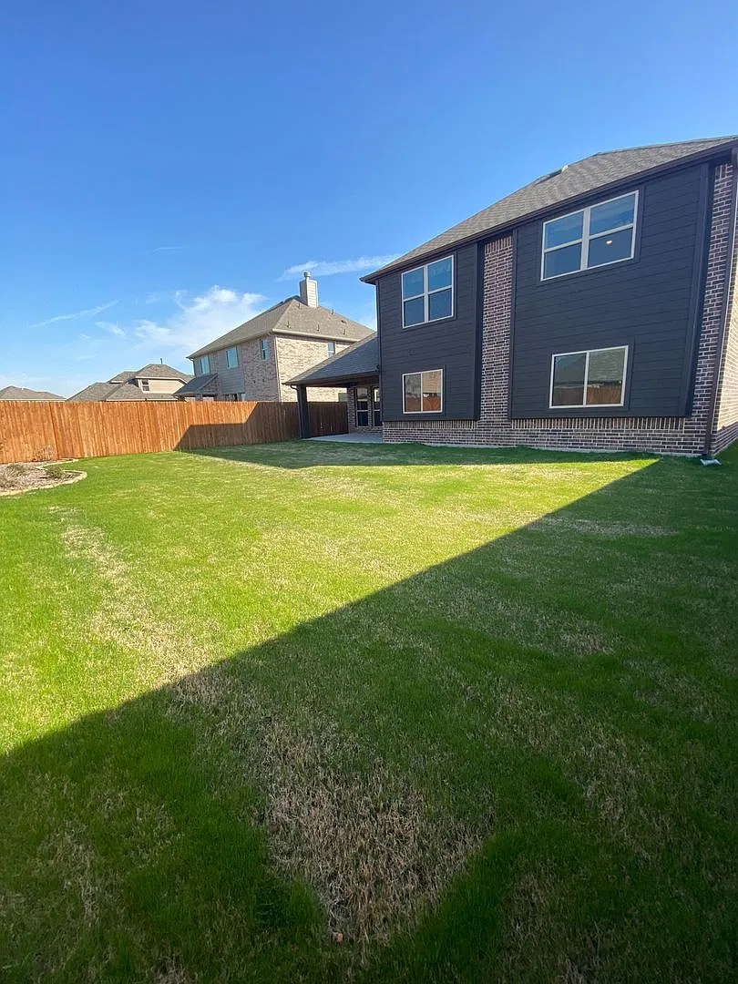 Stunning Modern Two-Story Home in Burleson with Modern Layout & Premium Upgrades — Photo 2