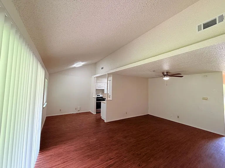 5206 Village Trl — Photo 6