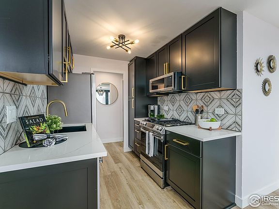 5th image of 789 N Clarkson St #702