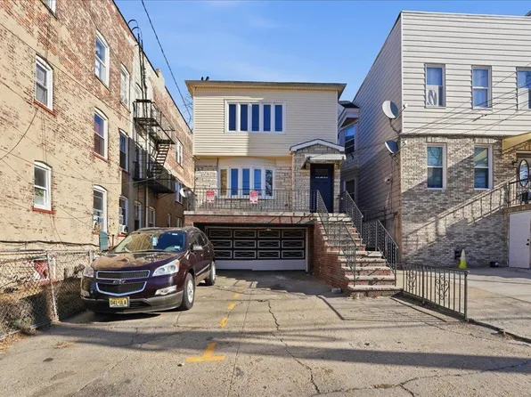 212 Seaview Avenue image 1 of 24