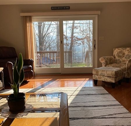 3rd image of 10 Orchard Dr
