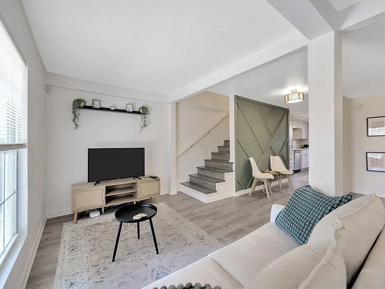 1215 E New Orleans Ave — Photo 5