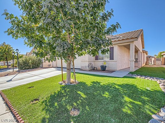 3rd image of 5017 Paradise Harbor Pl