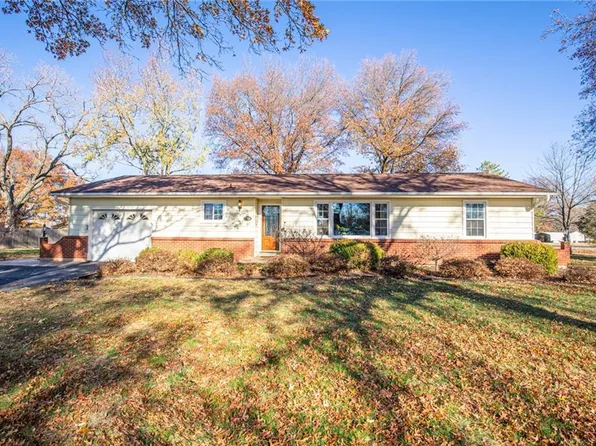 501 W 14th St, Pleasanton, KS 66075
