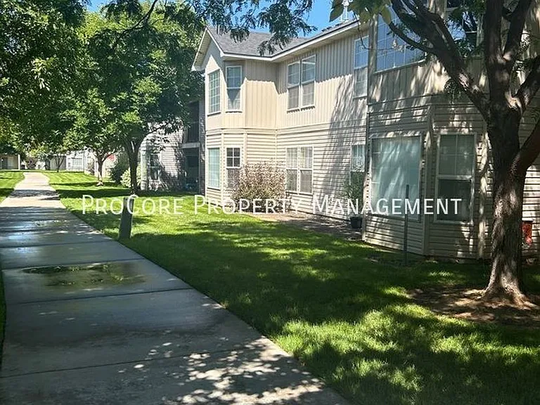 11861 W Cloverbrook Ln — Photo 2