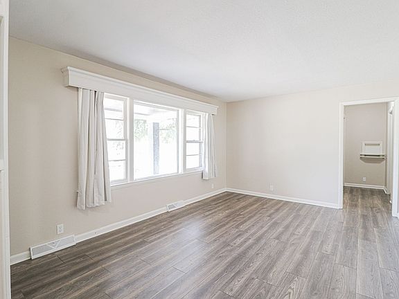 4th image of 3009 S Glenn Ave