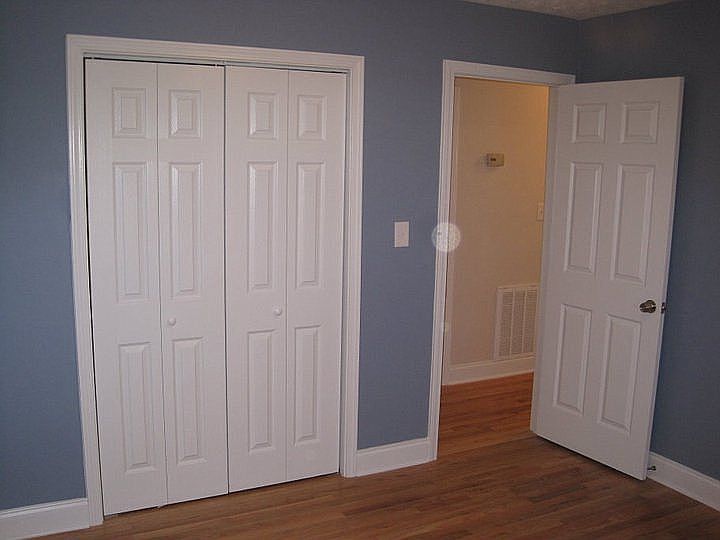 2nd image of 205 3rd Ave NE