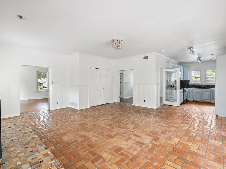 211 College Blvd — Photo 30