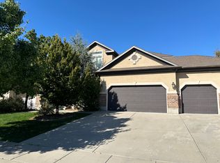1856 W 1790 S, Woods Cross, UT 84087
