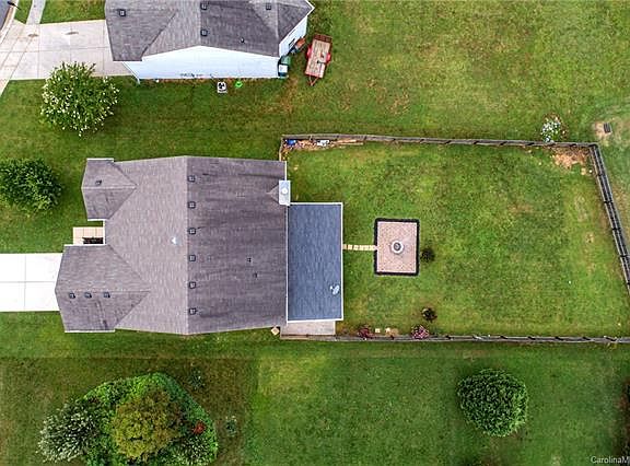 5th image of 104 Zander Woods Ct