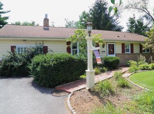 2304 Stumptown Rd, Lancaster, PA 17602