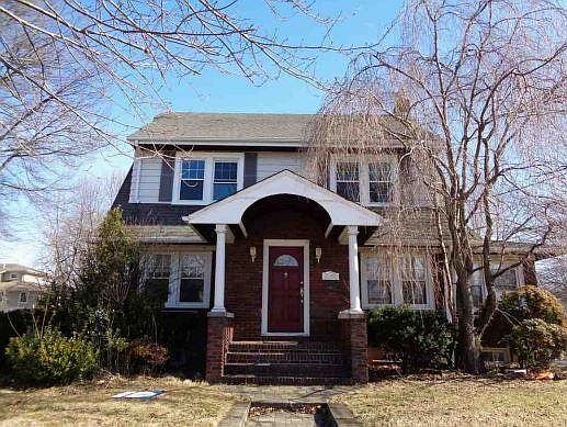 1st image of 3-01 Lyncrest Ave
