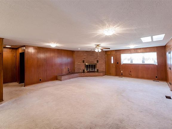3rd image of 1401 W C Ave