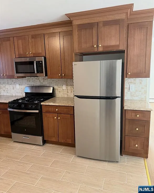 3 bed, 1.0 bath, $2,400 — Photo 4