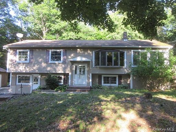 3rd image of 15 Pine Tree St