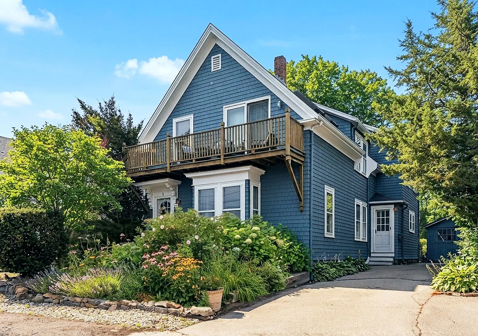 Winter Rental: Helena House - Utilities Included & Dog-friendly! — Photo 1