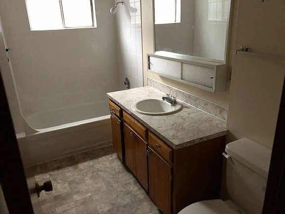 5th image of 2802-2812 SE Hoyt St #2808