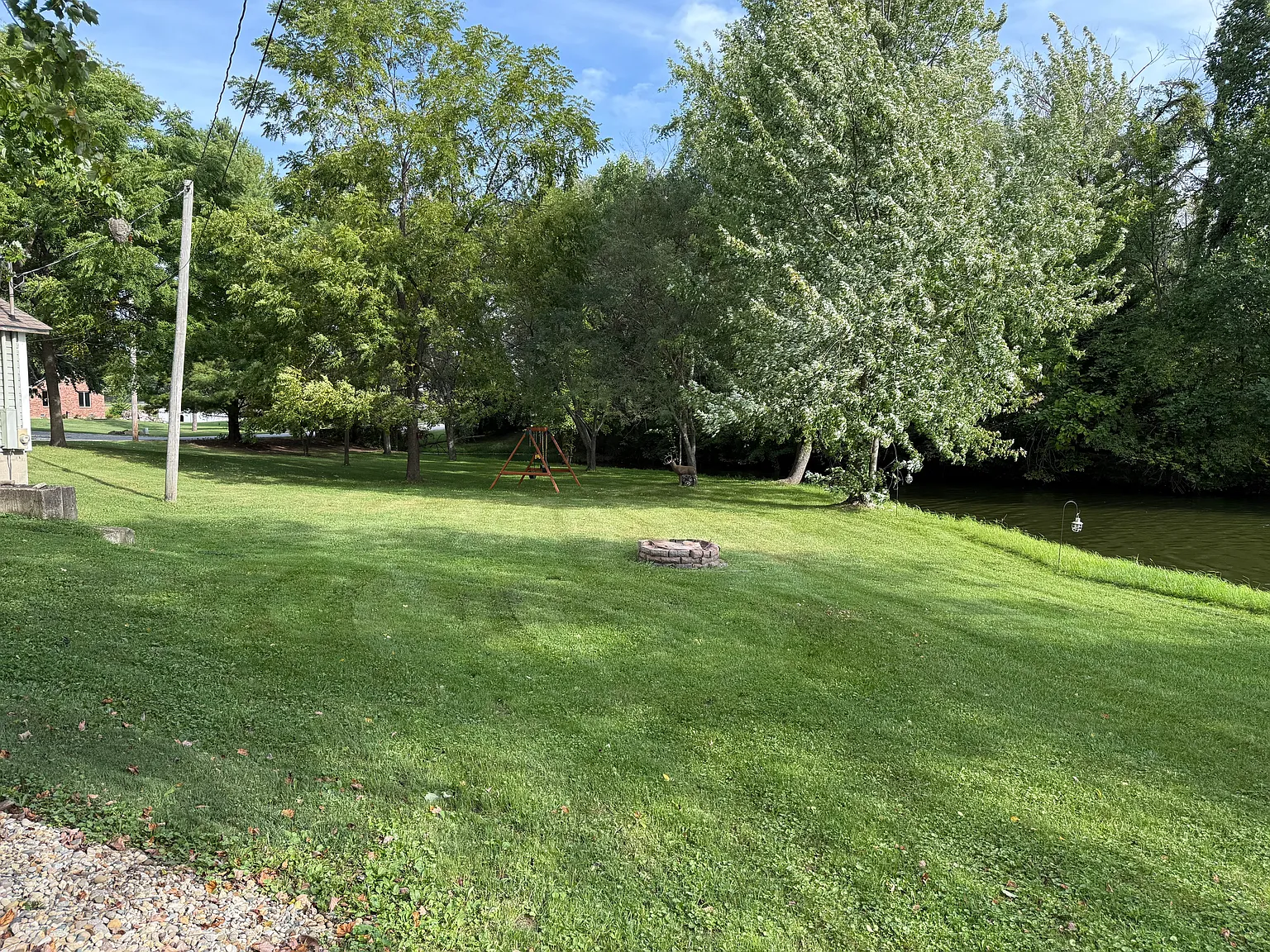 3 bed, 2100 sqft, $1,800 — Photo 2