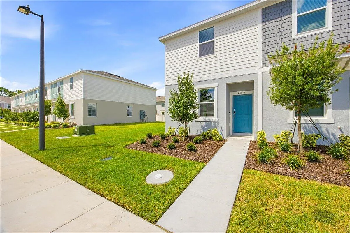 2 bed, 2.5 bath, 1205 sqft, $1,700 — Photo 1