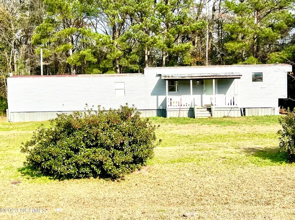 519 Chicken Neck Road, Teachey, NC 28464