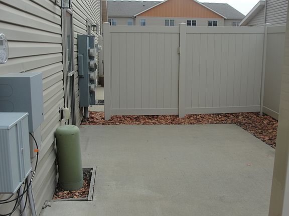 4th image of 496 19th Ave W Unit A