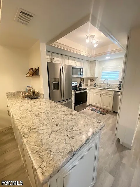 2 bed, 2.0 bath, 820 sqft, $3,500 — Photo 4