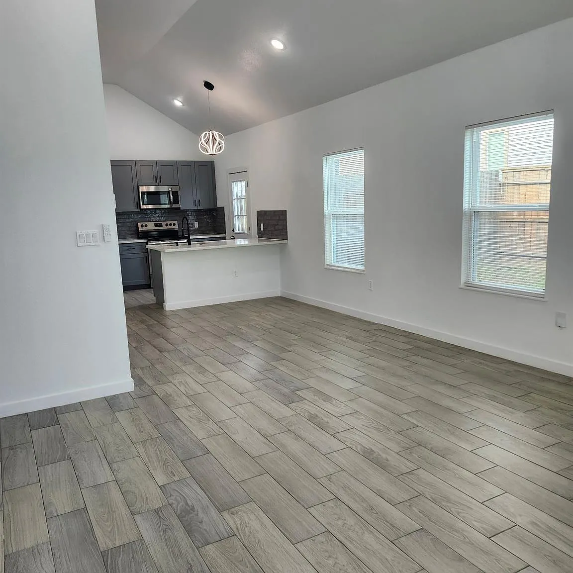 3 bed, 2.0 bath, 1230 sqft, $1,500 — Photo 4