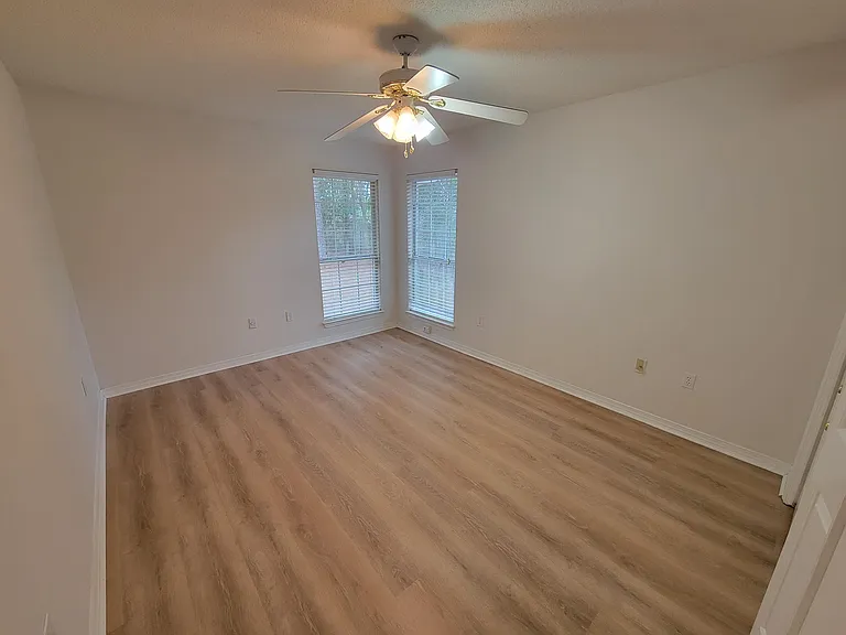 2405 Hemlock Dr — Photo 6