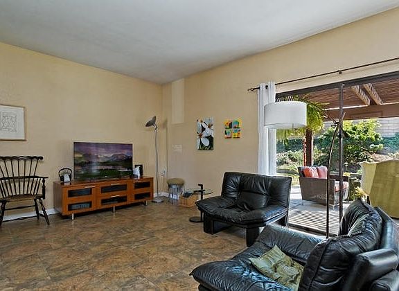 3rd image of 711 W Country Dr