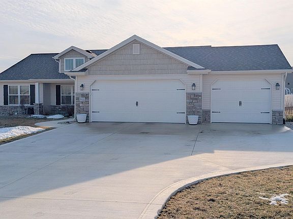 2nd image of 911 Hickory Ct