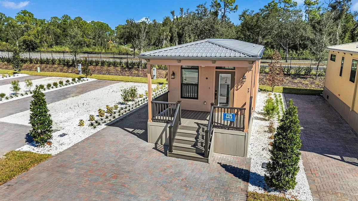 Building Photo - 6165 Talon Bay Dr #77