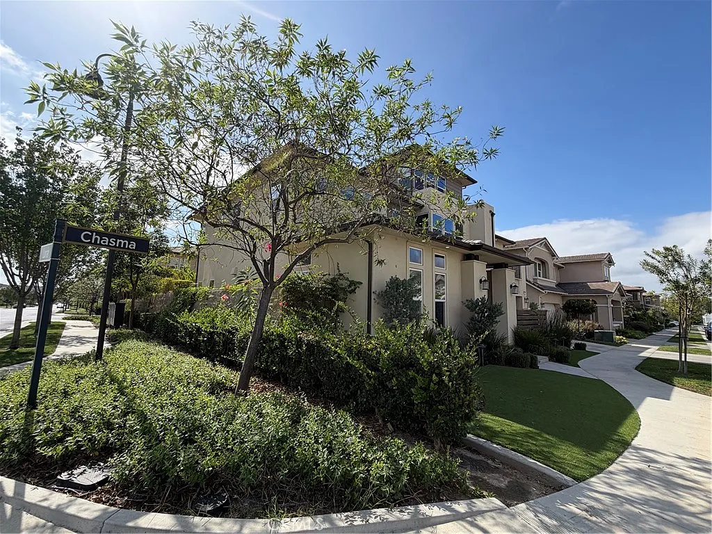 5 bed, 6.0 bath, 4346 sqft, $12,800 — Photo 3
