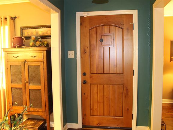 2nd image of 639 E Main St
