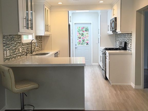 5th image of 1105 Bresee Ave