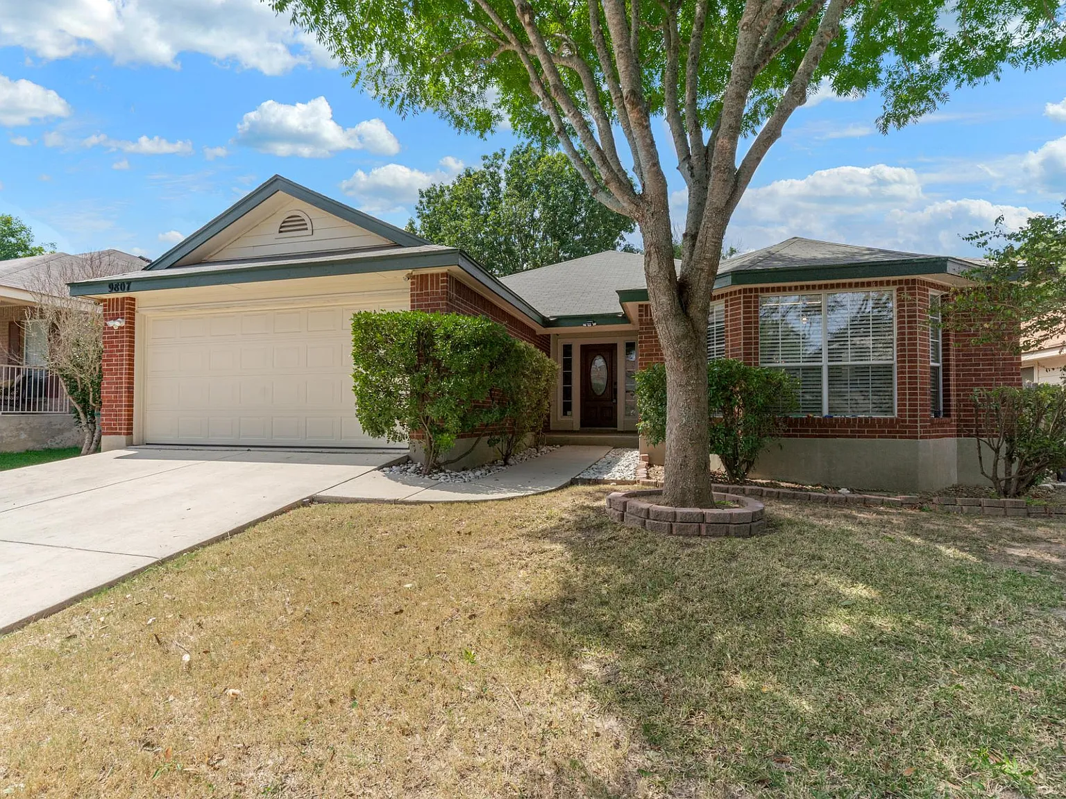3 bed, 1827 sqft, $2,250 — Photo 3