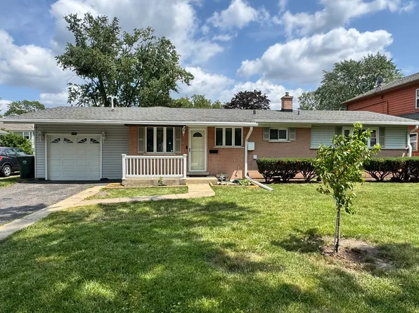 1215 N Wilke Rd, Arlington Heights, IL 60004