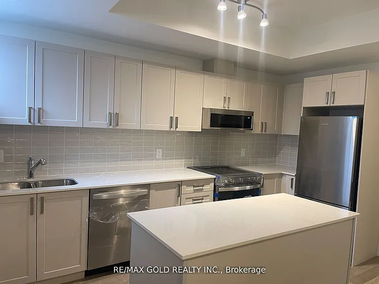 1095 Douglas McCurdy Cmn #161 — Photo 3