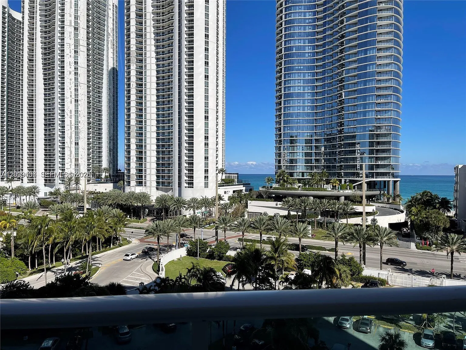Arlen House East Condo — Photo 4