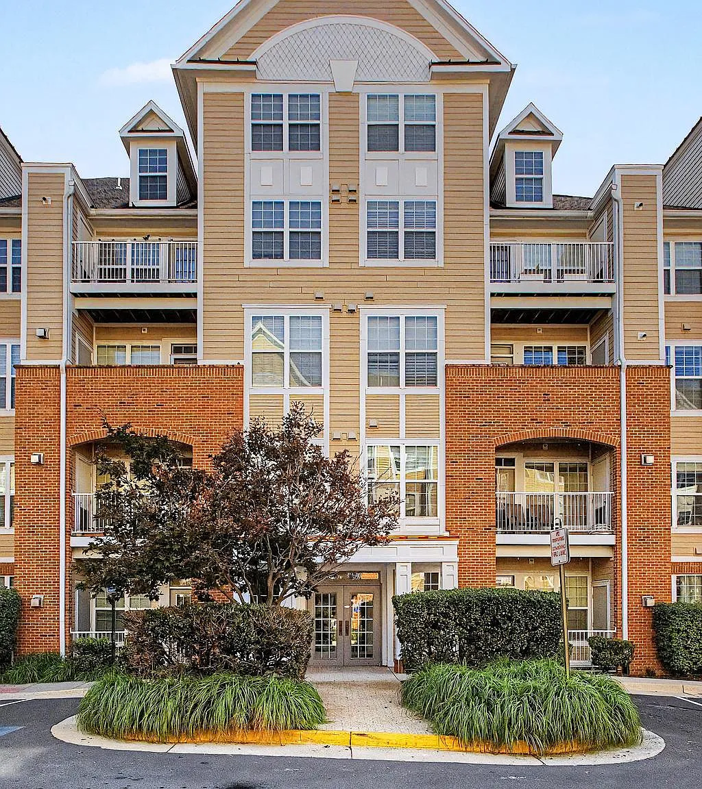 2 bed, 2.0 bath, 1185 sqft, $2,500 — Photo 2