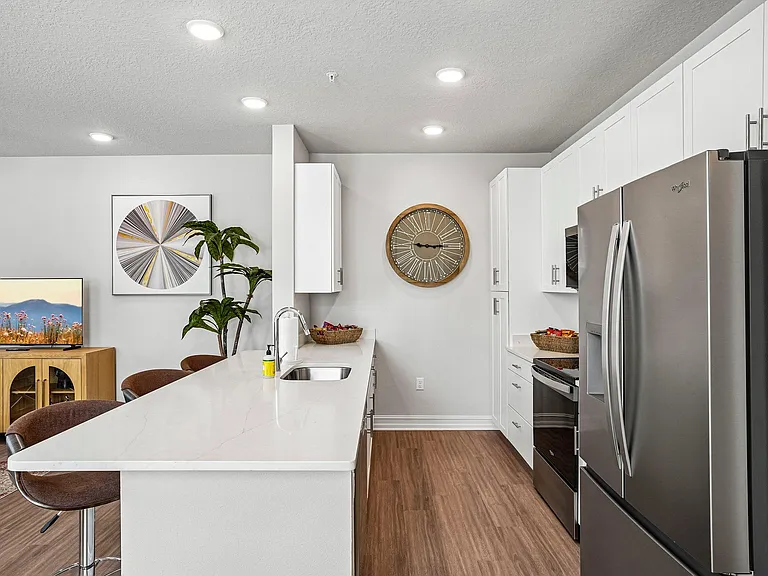 Lake Tavares Apartments — Photo 19