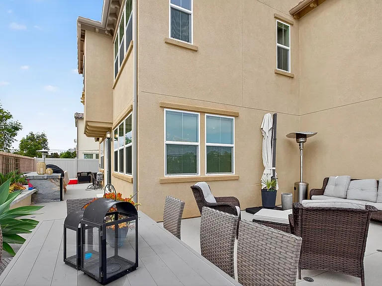 1733 Artemisia Ct — Photo 35