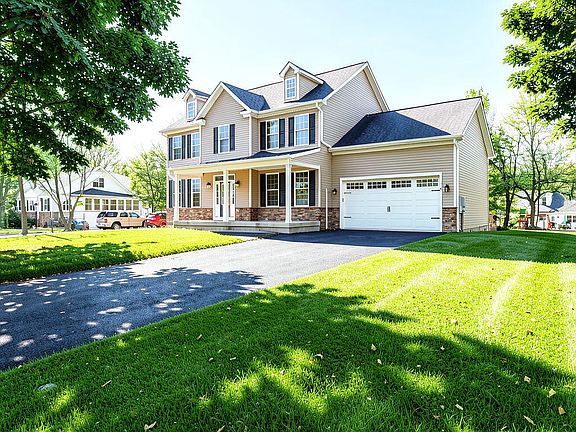3rd image of 5 Farber Dr