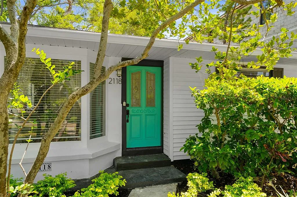 3 bed, 2.0 bath, 1638 sqft, $4,350 — Photo 3