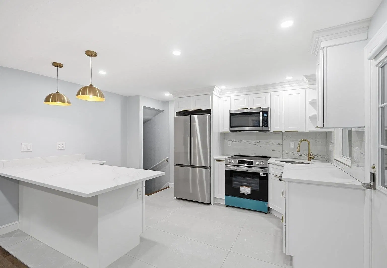 3 bed, 2.0 bath, 1580 sqft, $3,700 — Photo 4