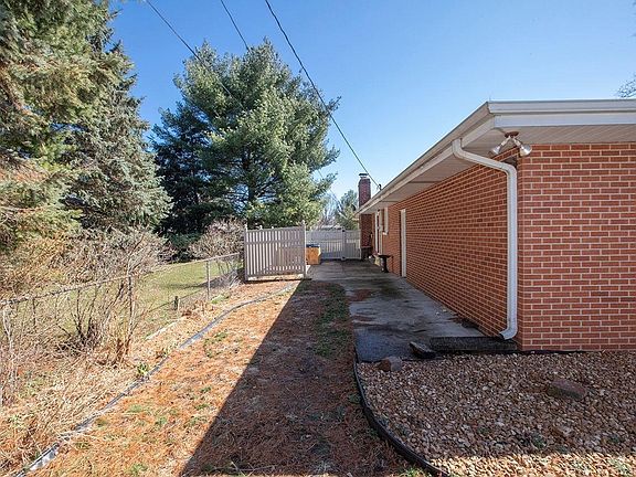 5th image of 3318 Wood St