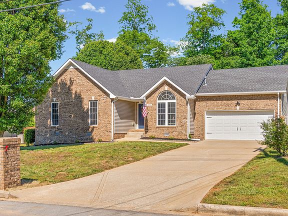 3rd image of 1576 Barrywood Cir W