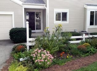 73 Oak Creek Trl, Madison, WI 53717