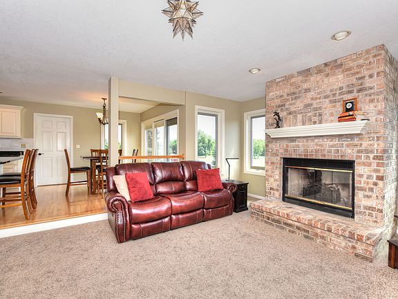 3rd image of 840 Fox Tail Ln