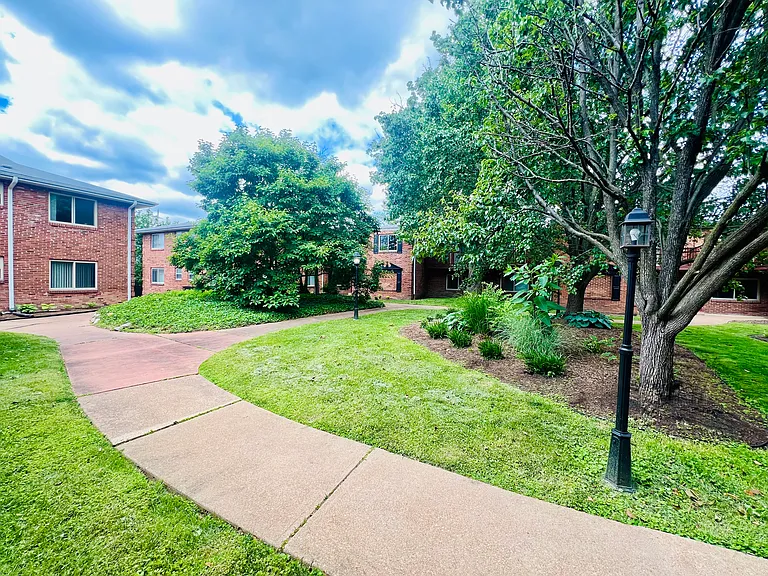 Oakwood Apartments — Photo 10
